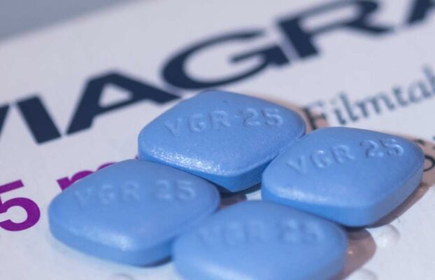 أفضل حبوب للجنس بدون أضرار: المنشط الجنسي للرجال في 2025