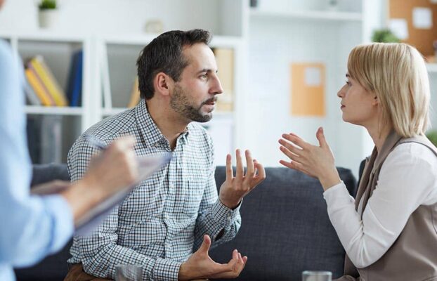 توقعات غير معلنة: كيف تخلق فجوة بين الزوجين؟