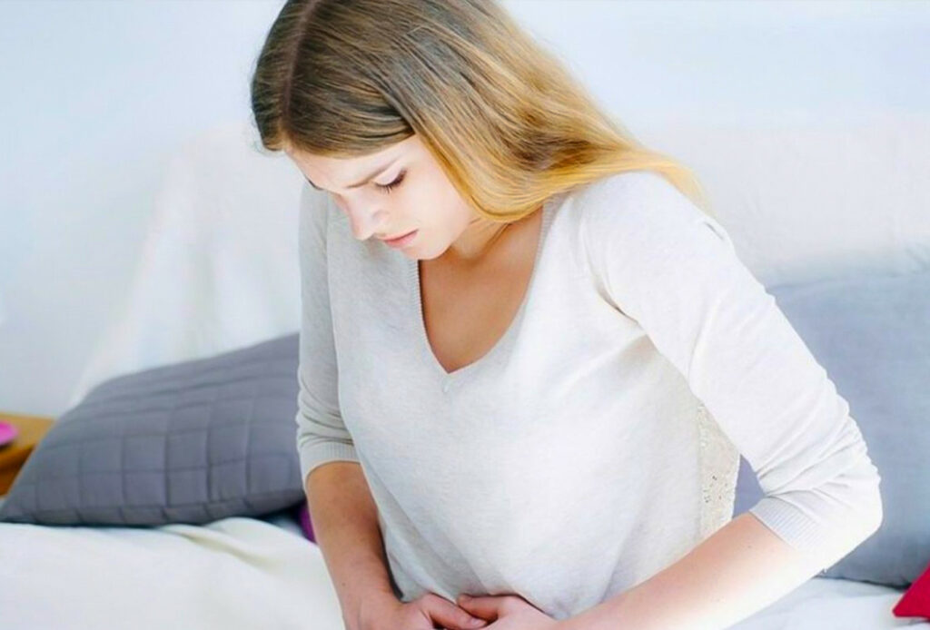 أعراض التهاب المسالك البولية عند النساء وأفضل طرق العلاج