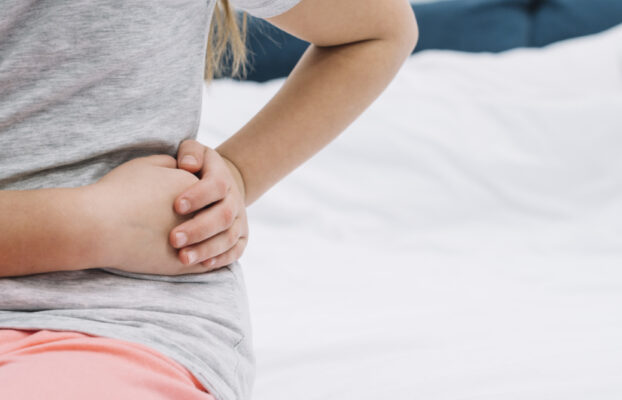 أعراض التهاب المسالك البولية عند النساء وأفضل طرق العلاج