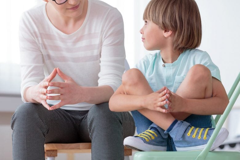 الوالدية المشروطة: حين يصبح الحب امتحانًا يلاحق الطفل حتى الكبر