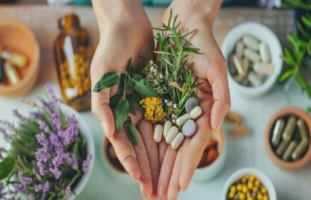 4 أعشاب تساعد على الحمل وتنشّط المبايض: ما الذي يقوله العلم؟