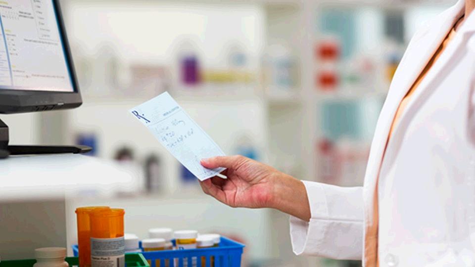 كيفية طلب وصفة طبية عبر الإنترنت: دليلك الطبي الآمن لعام 2026